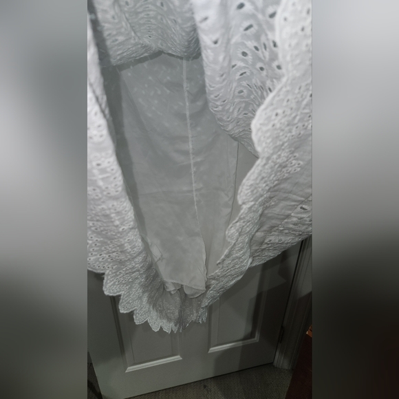 BEAUTIFUL EYELIT DRESS !! - Picture 3 of 4